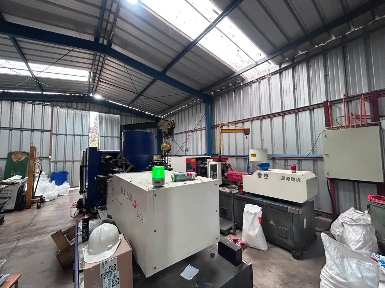 Planta MOLDPLAST — inyectoras en operación en Paine